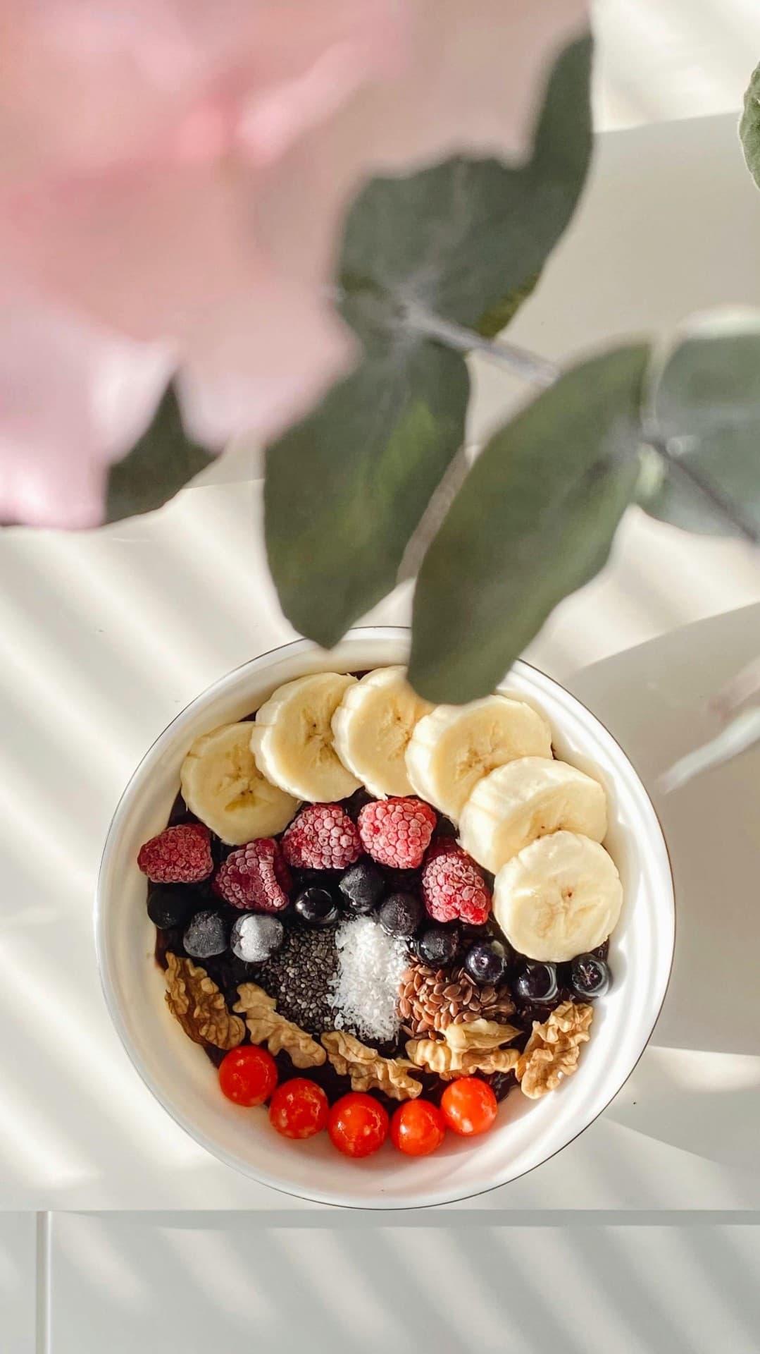 Acai bowl with fresh fruit